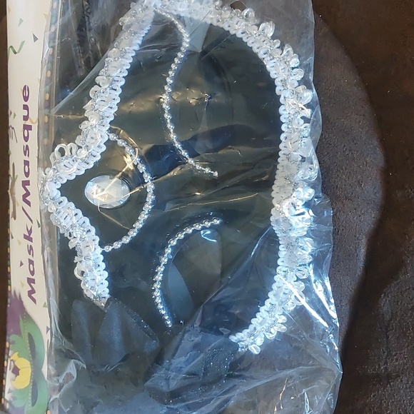 Mardi Gras Masquerade Mask - NWT - Picture 1 of 3